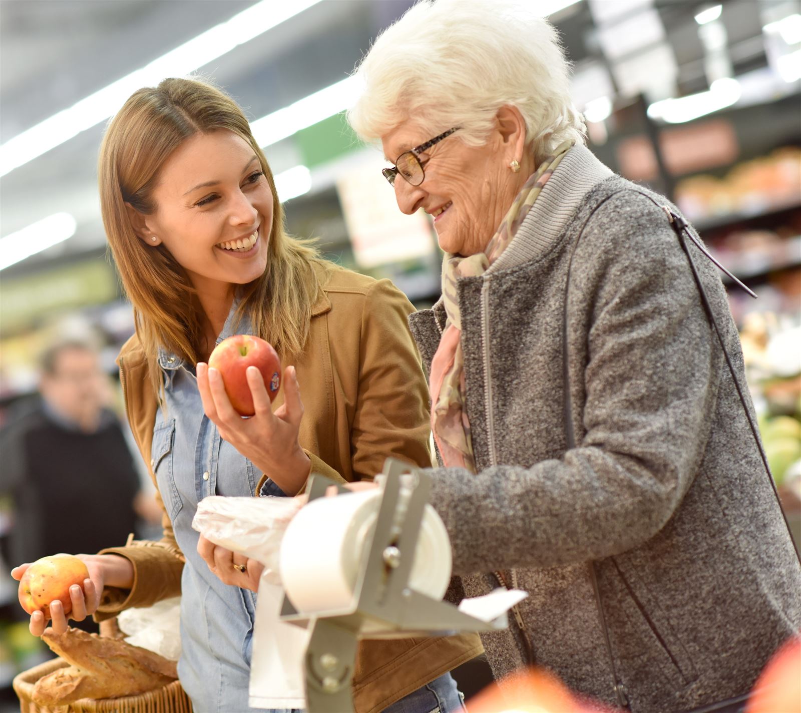 A Gracefull Care caregiver grocery shopping with a smiling elderly client